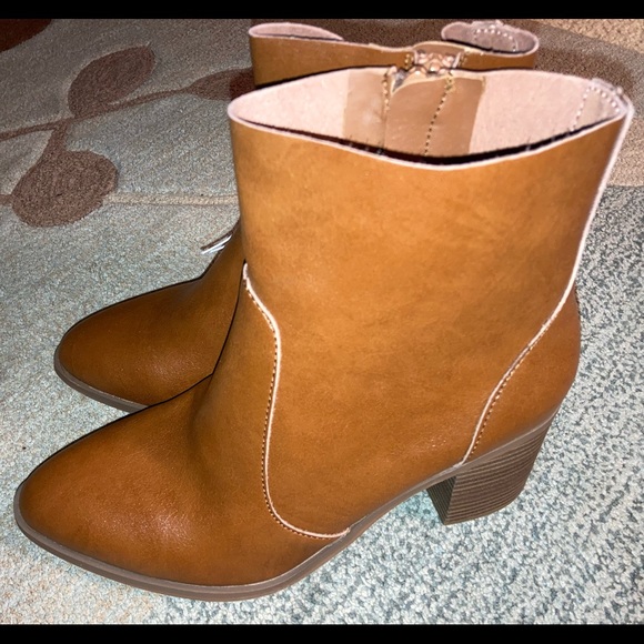 Women’s Cleo Heeled Ankle Booties—last pair! - Picture 2 of 9